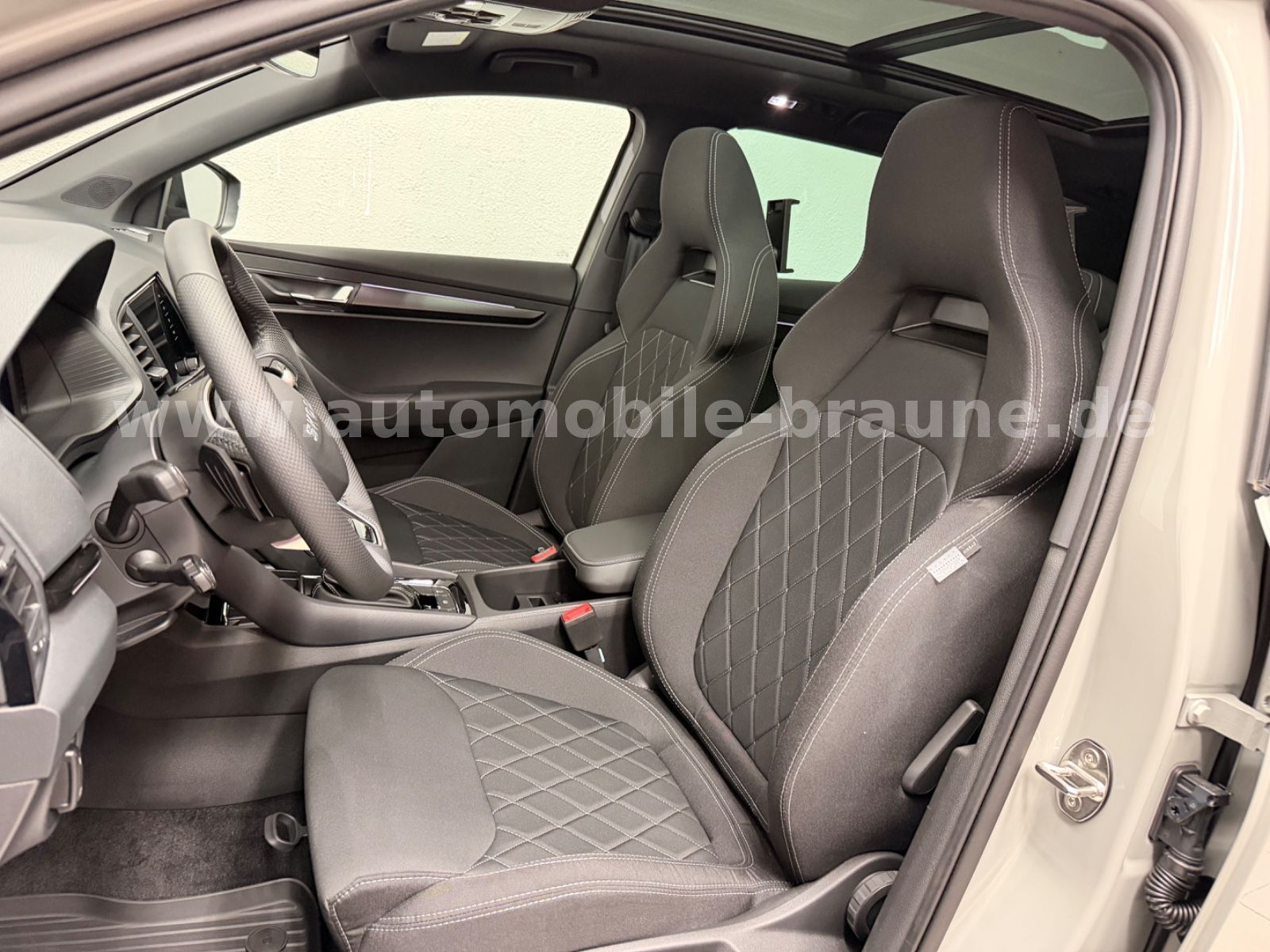 Skoda Karoq 1.5TSI DSG SPORT*PANO*SOUND*360*ASSIST*AHK