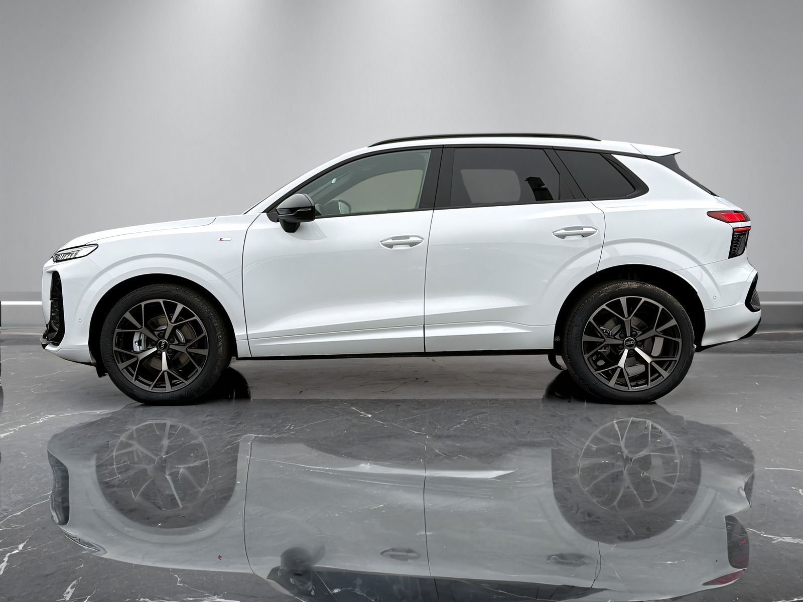 Audi Q3 TDI TECH PLUS+AHK+SHZ+KAMERA+NAVI+S-LINE+