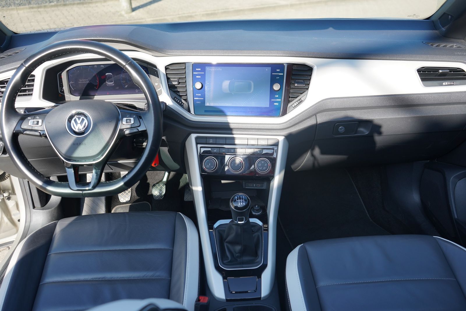 Volkswagen T-Roc 1.5 TSI Style - Samsaru's Car Outlet