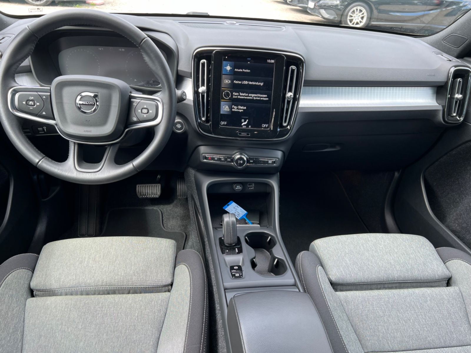 Volvo XC40 T3 Momentum Pro - Samsaru's Car Outlet