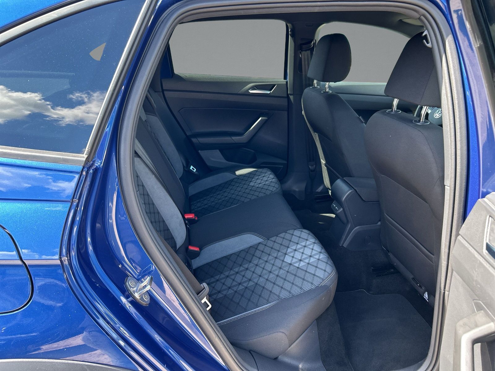 Volkswagen Taigo 1.5 TSI R-LINE - Samsaru's Car Outlet