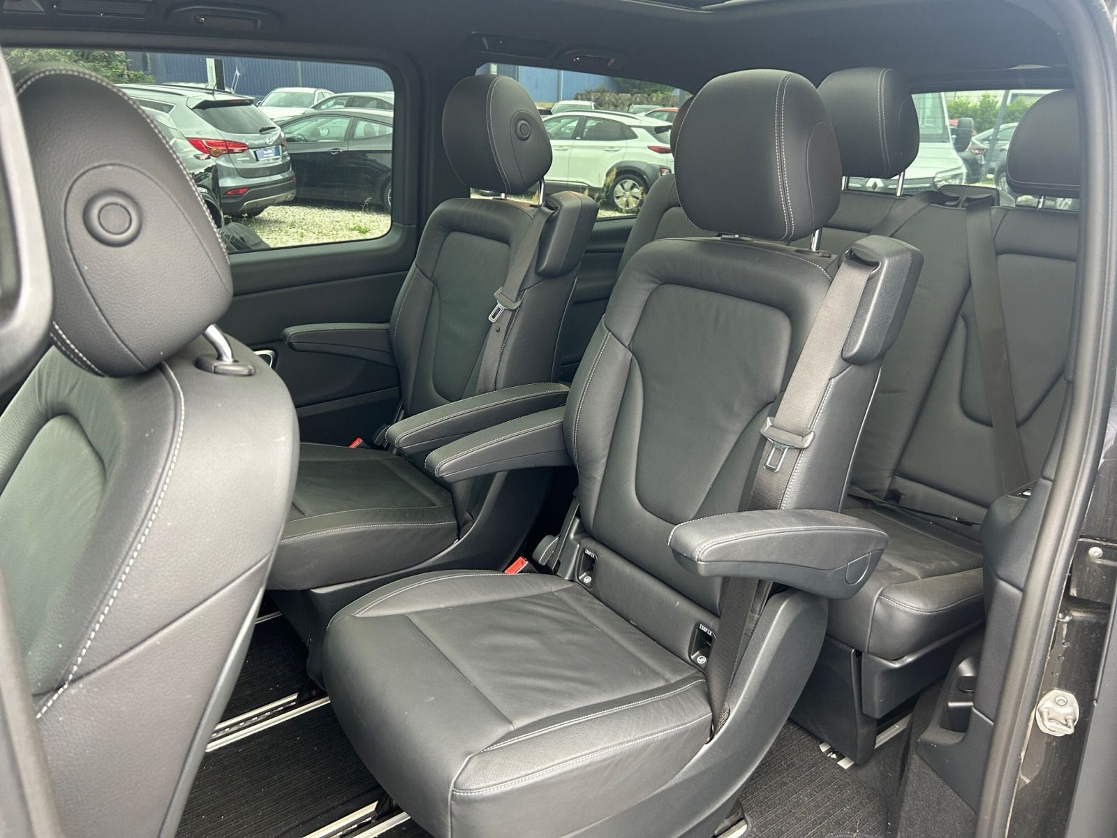 Mercedes-Benz V300d V-Klasse 4MATIC - Samsaru's Car Outlet
