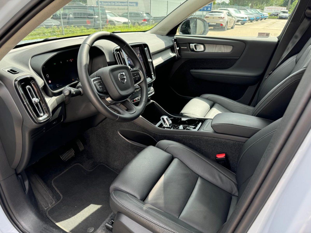 Volvo XC40 B4 Plus Dark 8-Fach AHK Aktionspreis