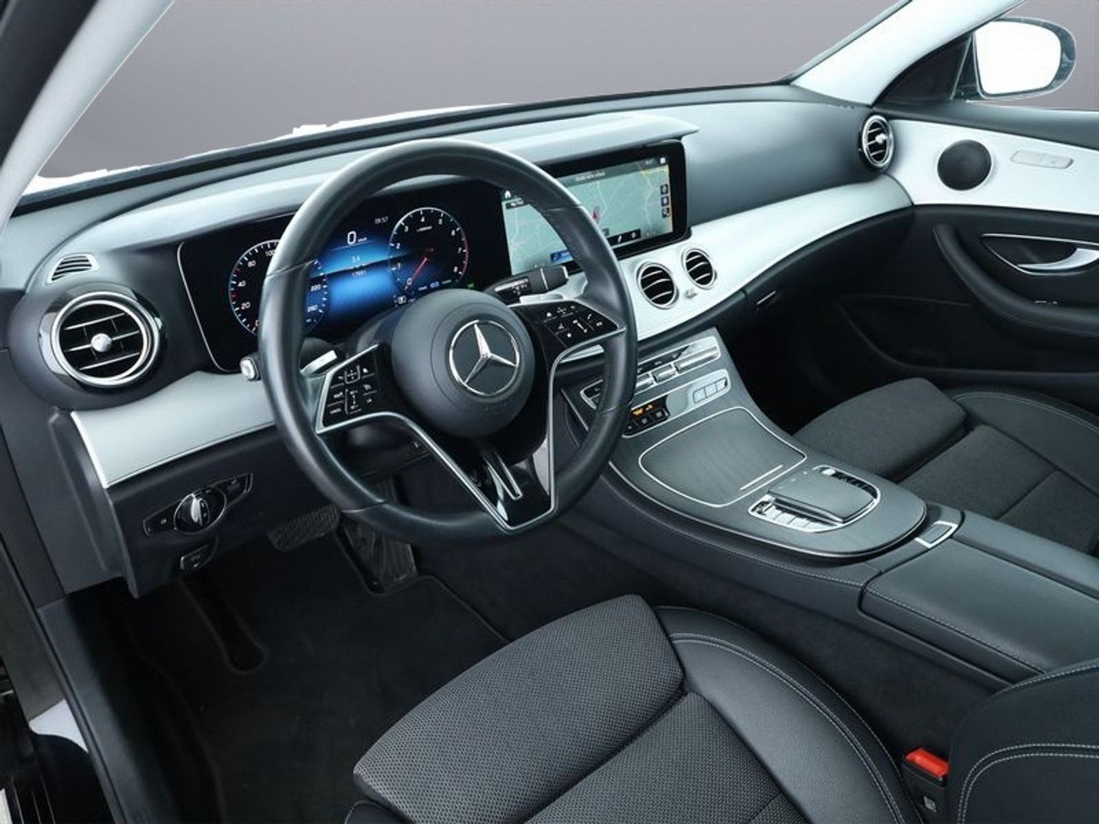 Mercedes-Benz E 200 AVANTGARDE - Samsaru's Car Outlet