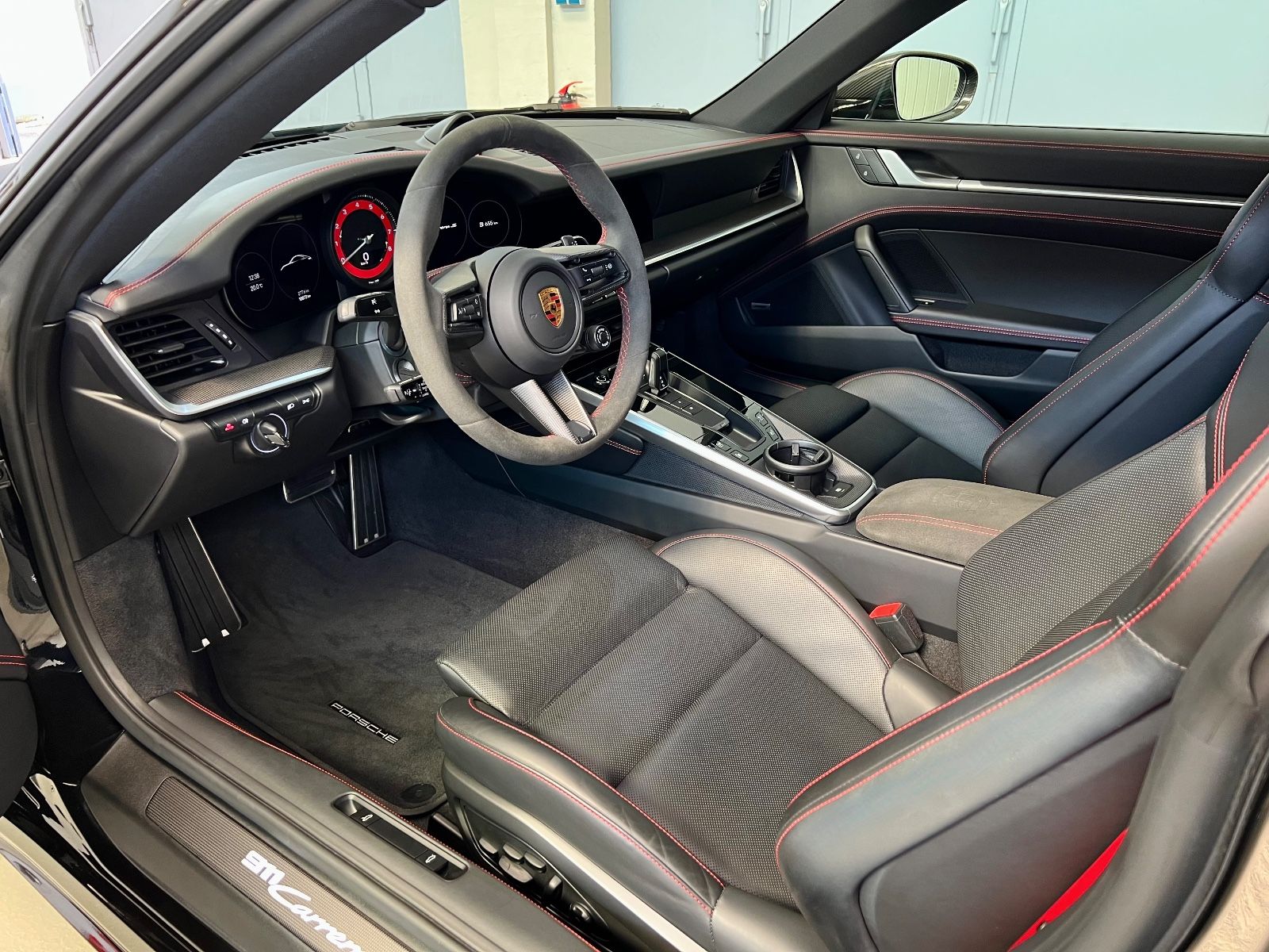 Porsche 992 Carrera S - Samsaru's Car Outlet