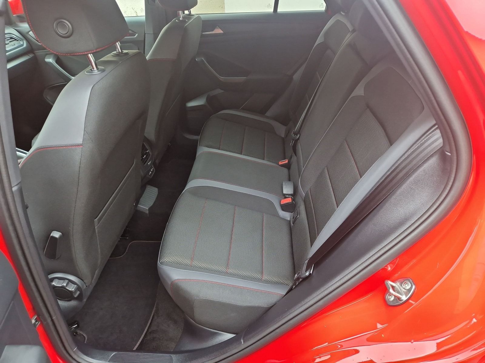 Volkswagen T-Roc Sport - Samsaru's Car Outlet