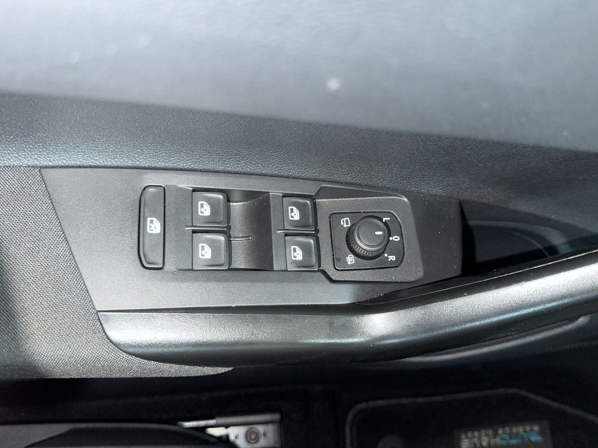 Volkswagen Taigo 1.0 TSI LIFE - Samsaru's Car Outlet