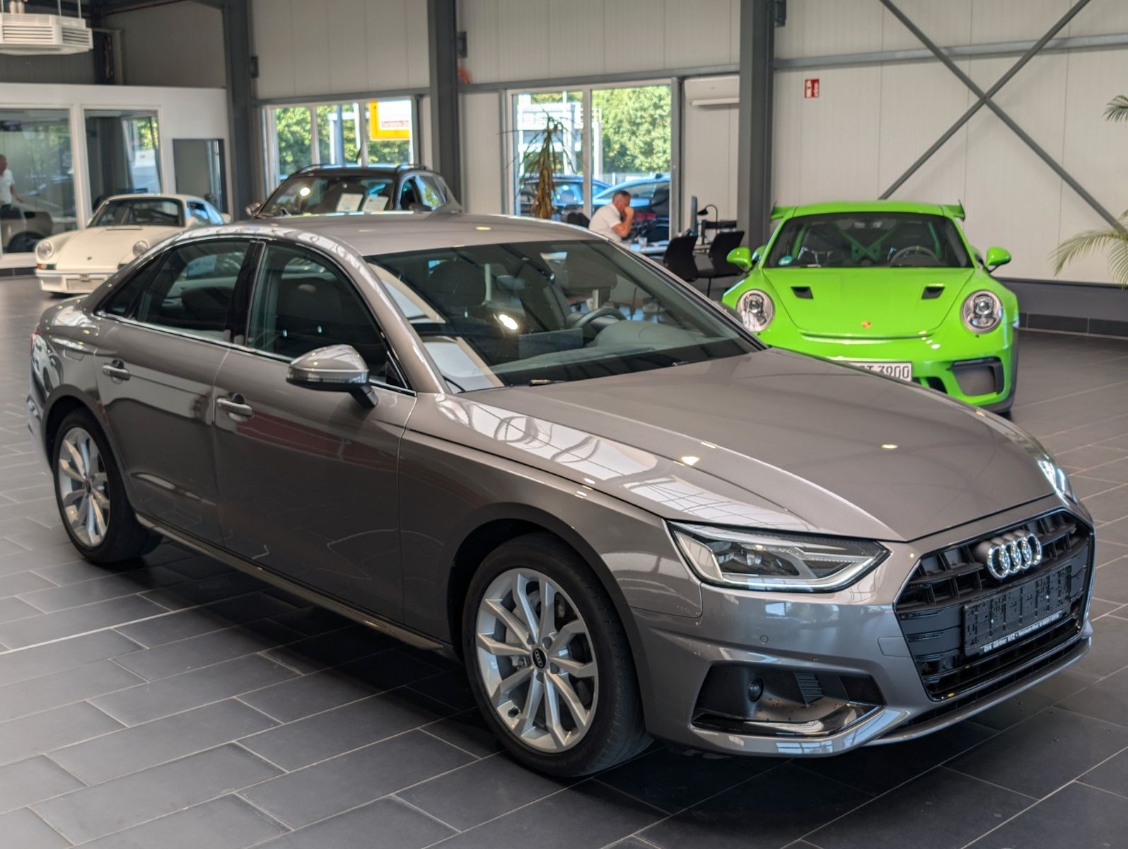 Audi A4 Lim 40 TDI S tronic advanced - Samsaru's Car Outlet