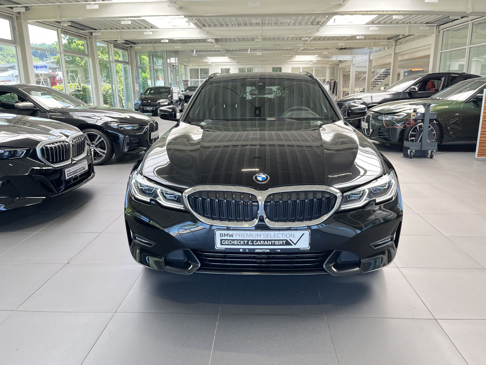 BMW 320i Touring Sport Line - Samsaru's Car Outlet