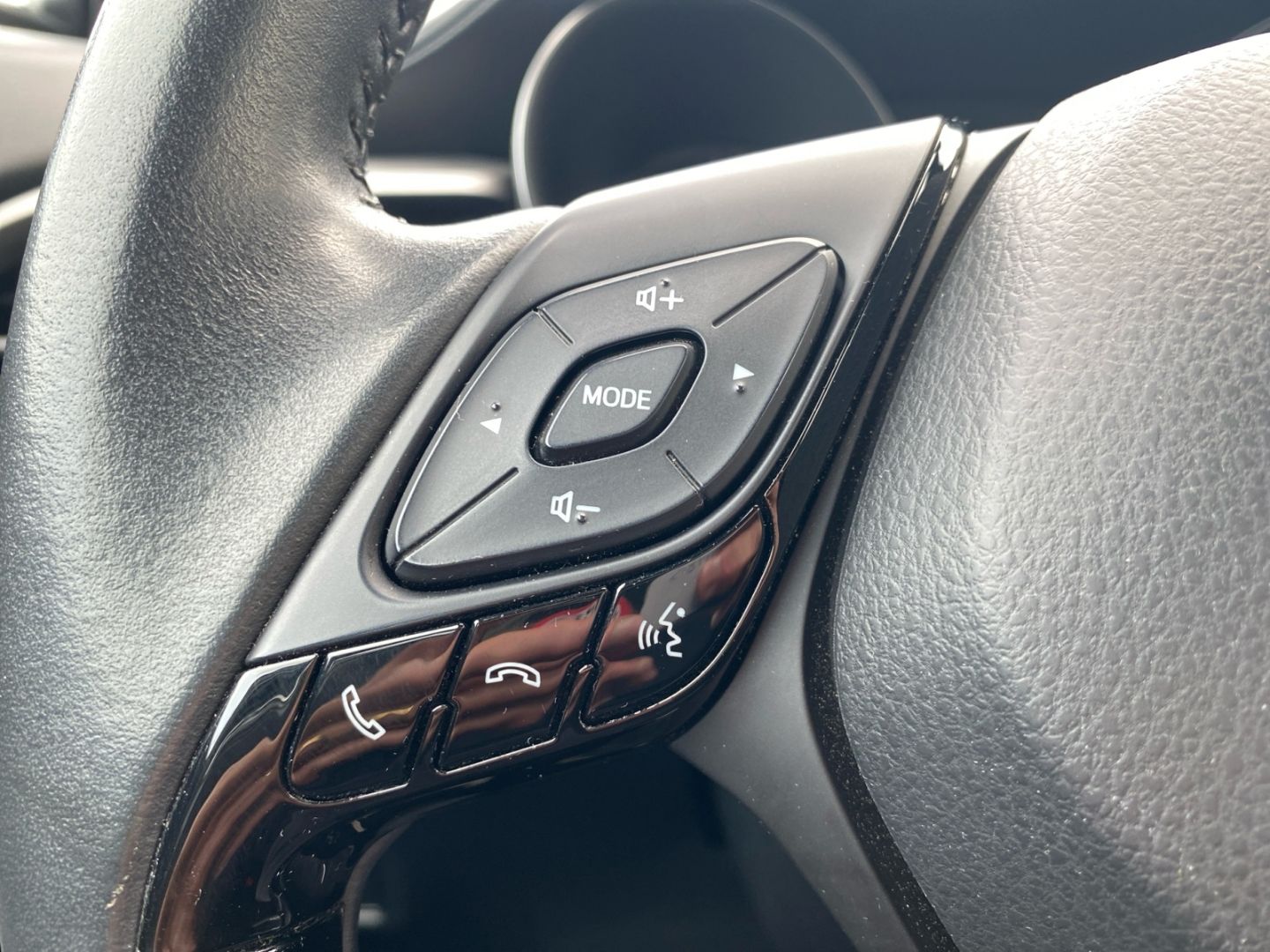 Toyota C-HR 1.8 Hybrid Business-Edition - Samsaru's Car Outlet