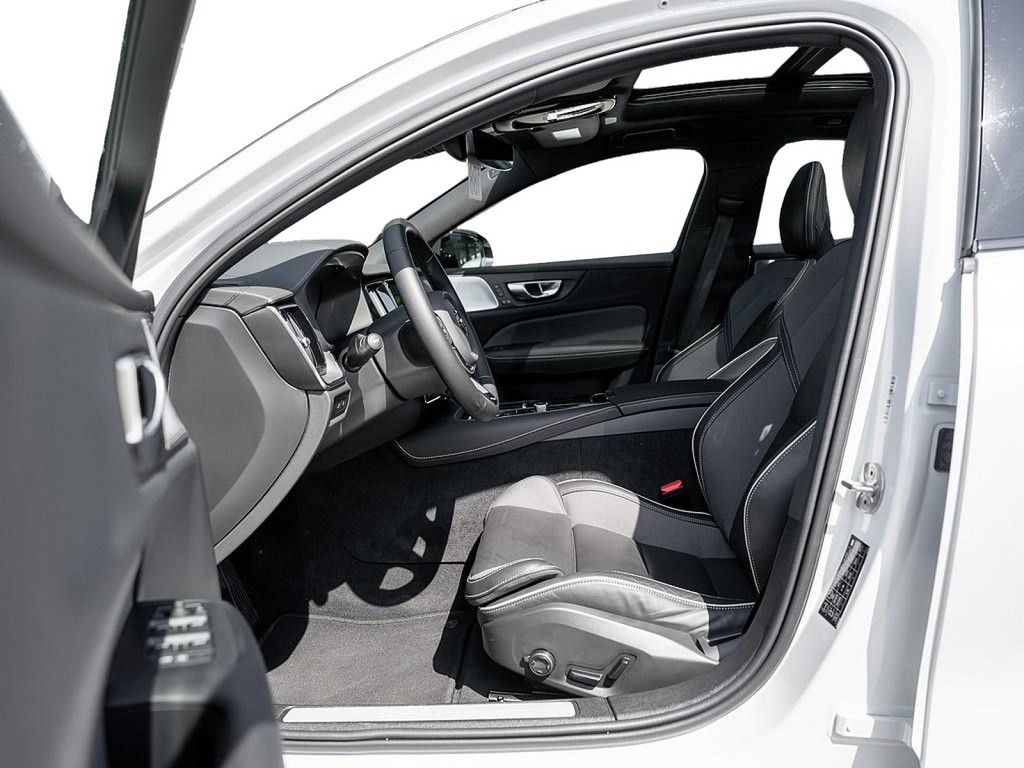 Volvo S60 T8 Ultimate Dark Recharge AWD STANDHZ B&W