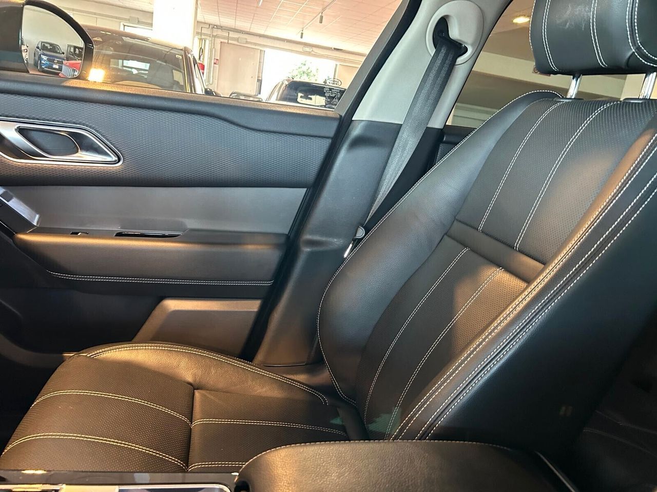 Range Rover Velar S 2.0D - Samsaru's Car Outlet