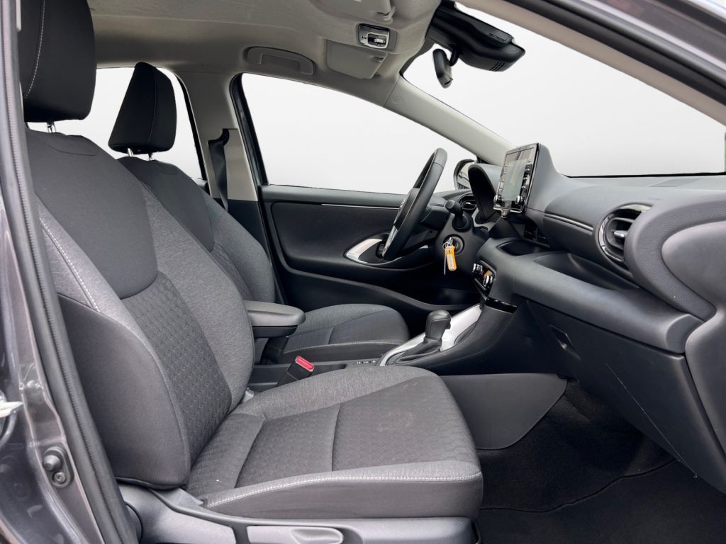 Toyota Yaris Hybrid 1.5 Business Edition - Samsaru's Car Outlet