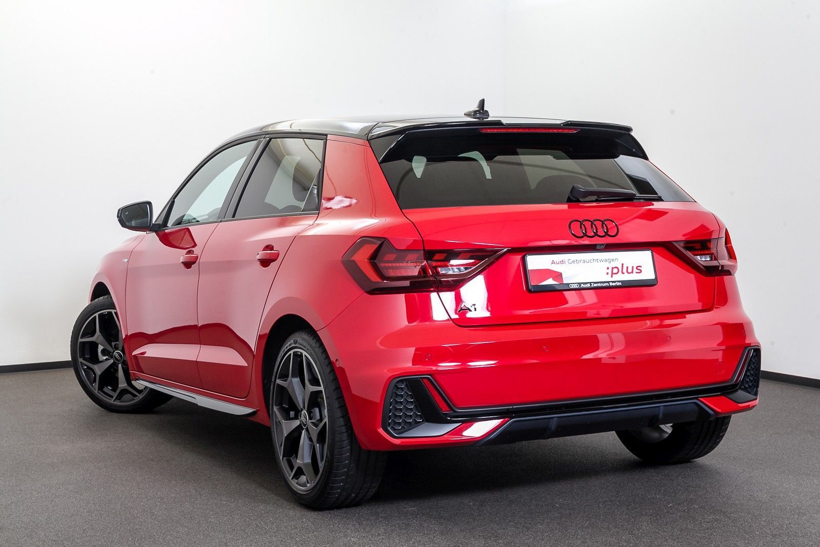 Audi A1 Sportback S line 35 TFSI S tr. - Samsaru's Car Outlet