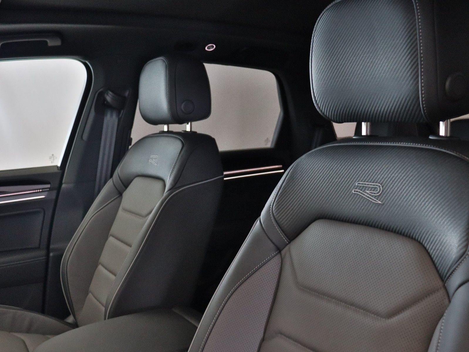 Volkswagen TOUAREG R-Line TDI+AHK+PANO+DYNA+BLACKSTYL+LUFT