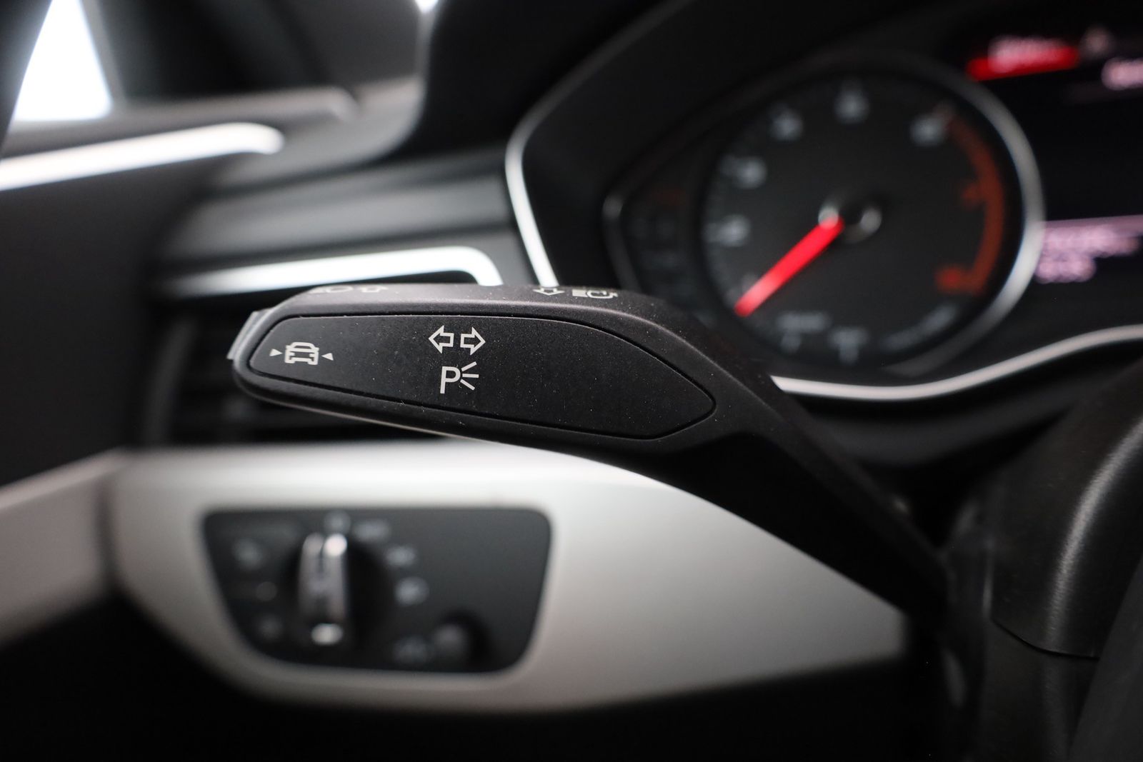 Audi A4 Avant 35 TFSI S-Line - Samsaru's Car Outlet