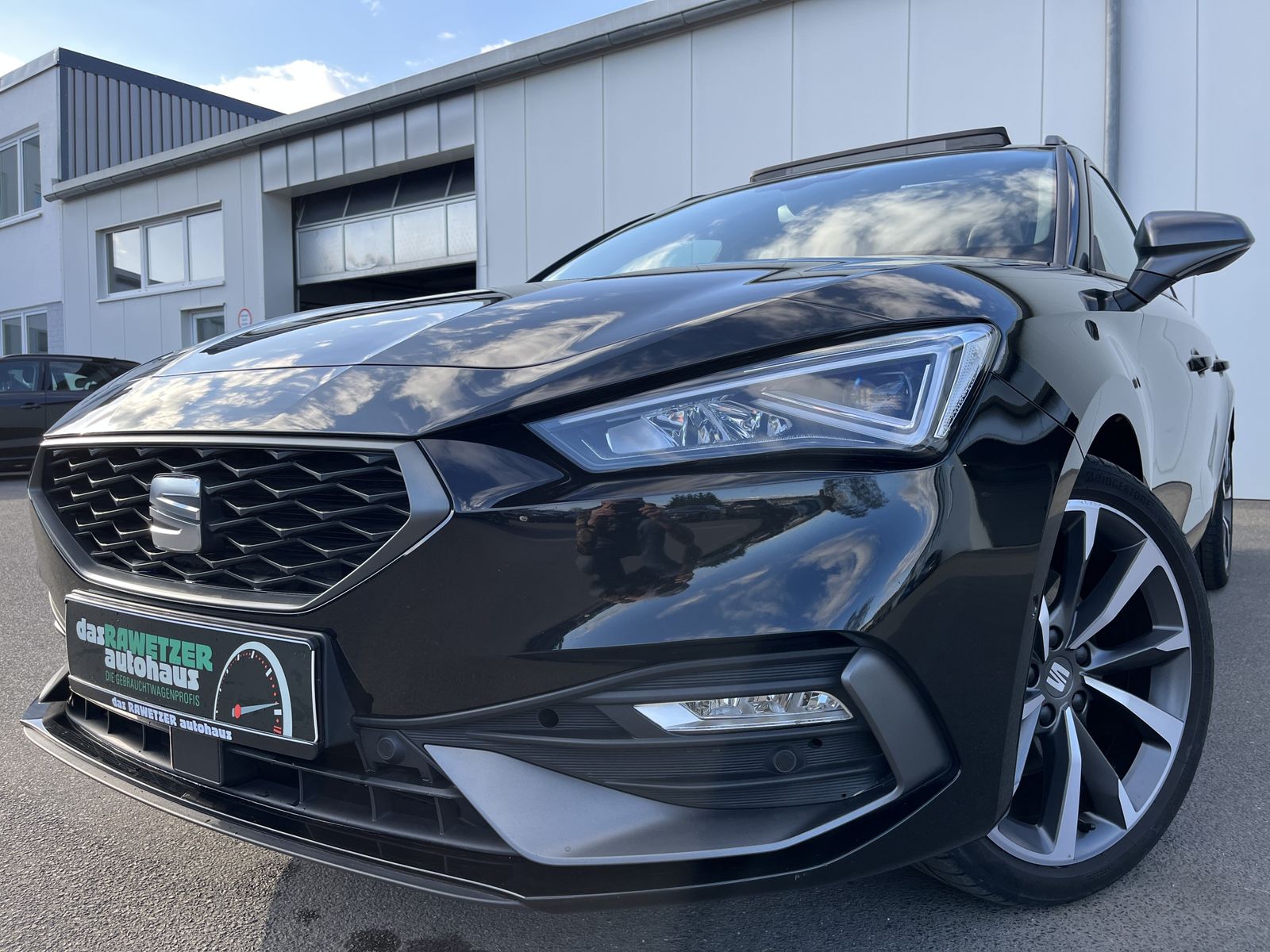 Seat Leon SP 2.0 TDI DSG FR AHK 18 Zoll AHK STHZ PANO