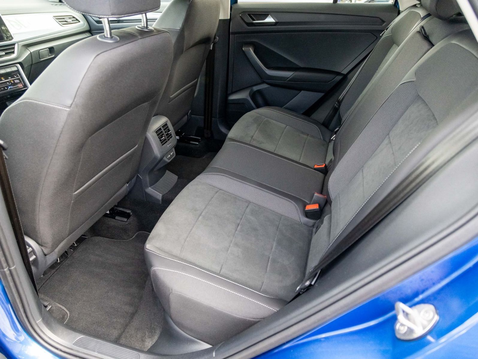 Volkswagen T-Roc 1.0 TSI Style - Samsaru's Car Outlet