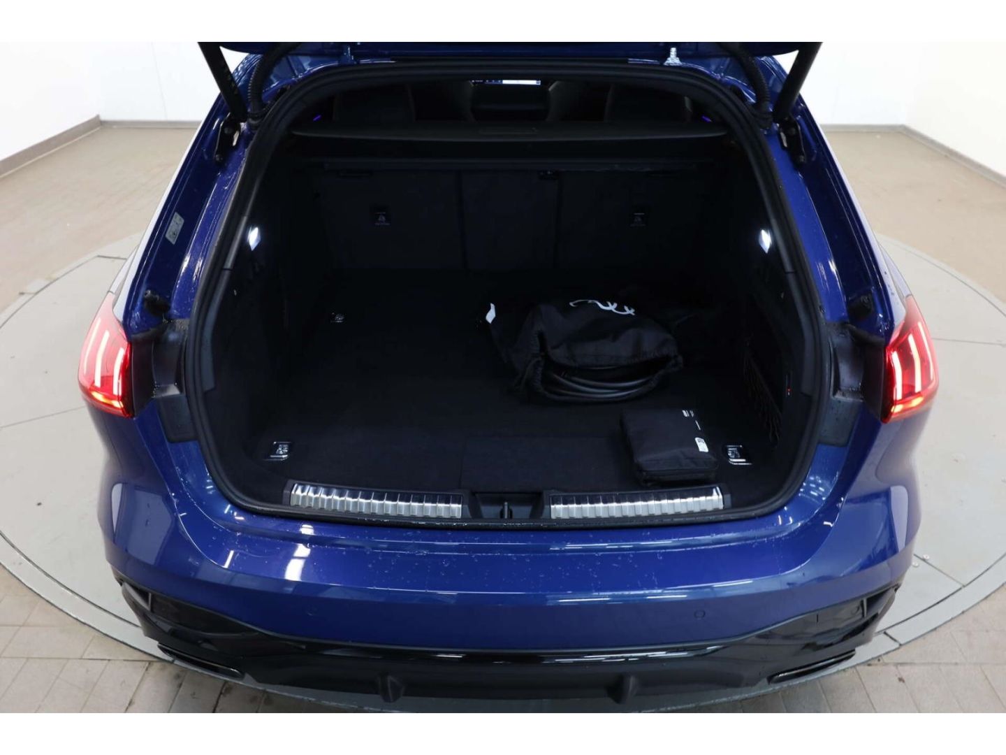 Audi A5 Avant e-hybrid quattro S line AHK/P-Dach/360