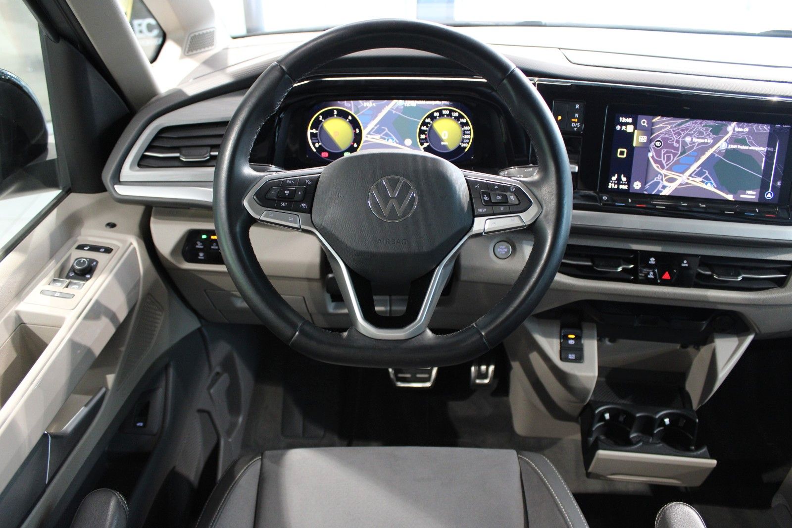 Volkswagen T7 Multivan Style - Samsaru's Car Outlet