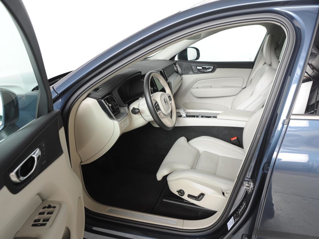 Volvo XC60 T8 AWD Recharge Geartronic Inscription *AHK