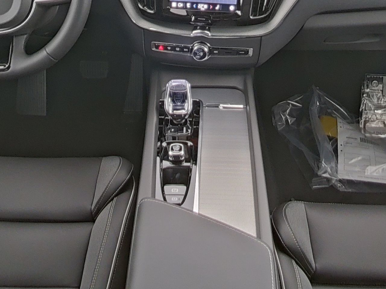 Volvo XC60 B5 Ultra Black Edition AWD !!!HUD+PANO+360°