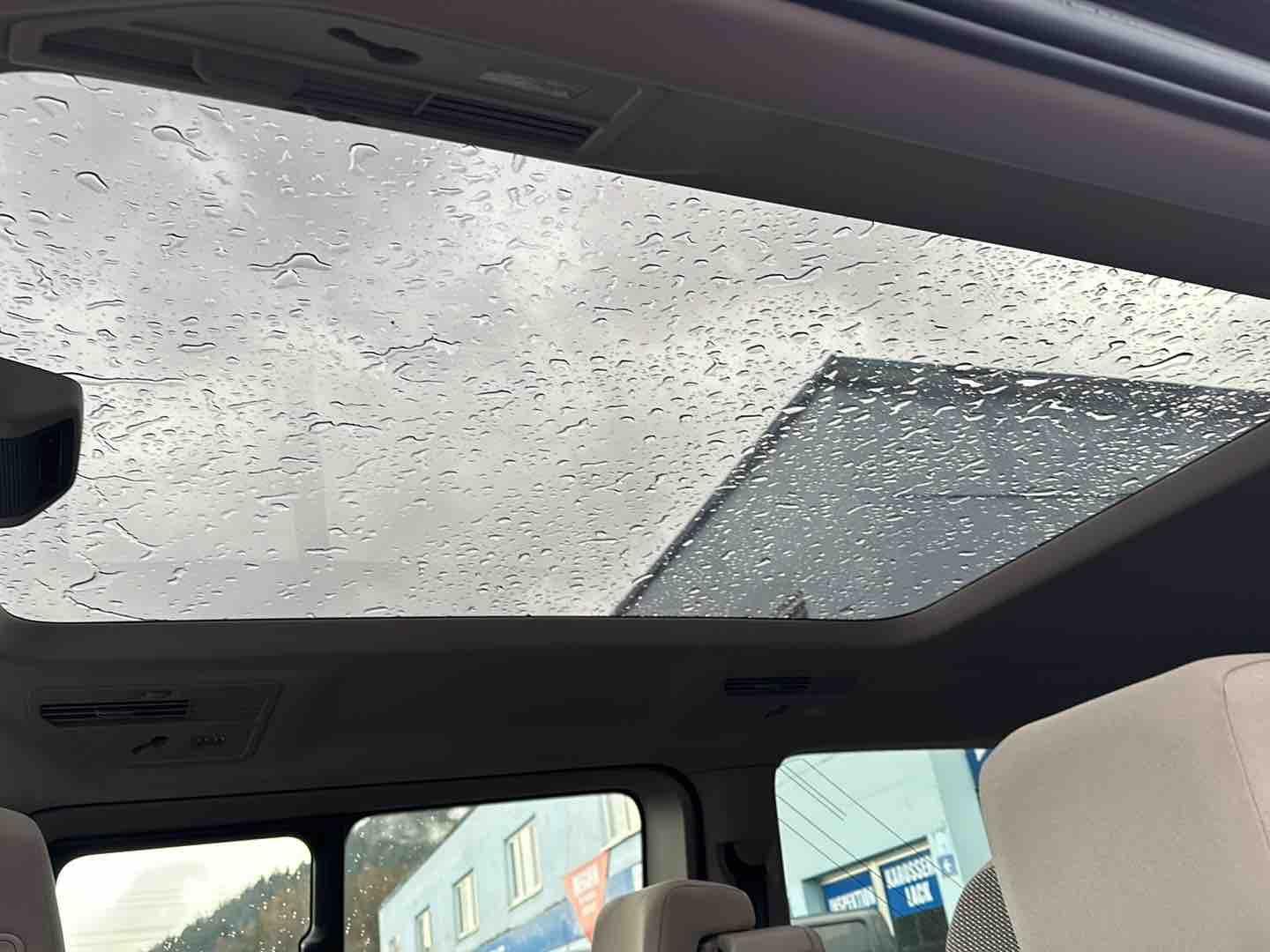 Volkswagen T7 Multivan 2.0 TDI Life - Samsaru's Car Outlet