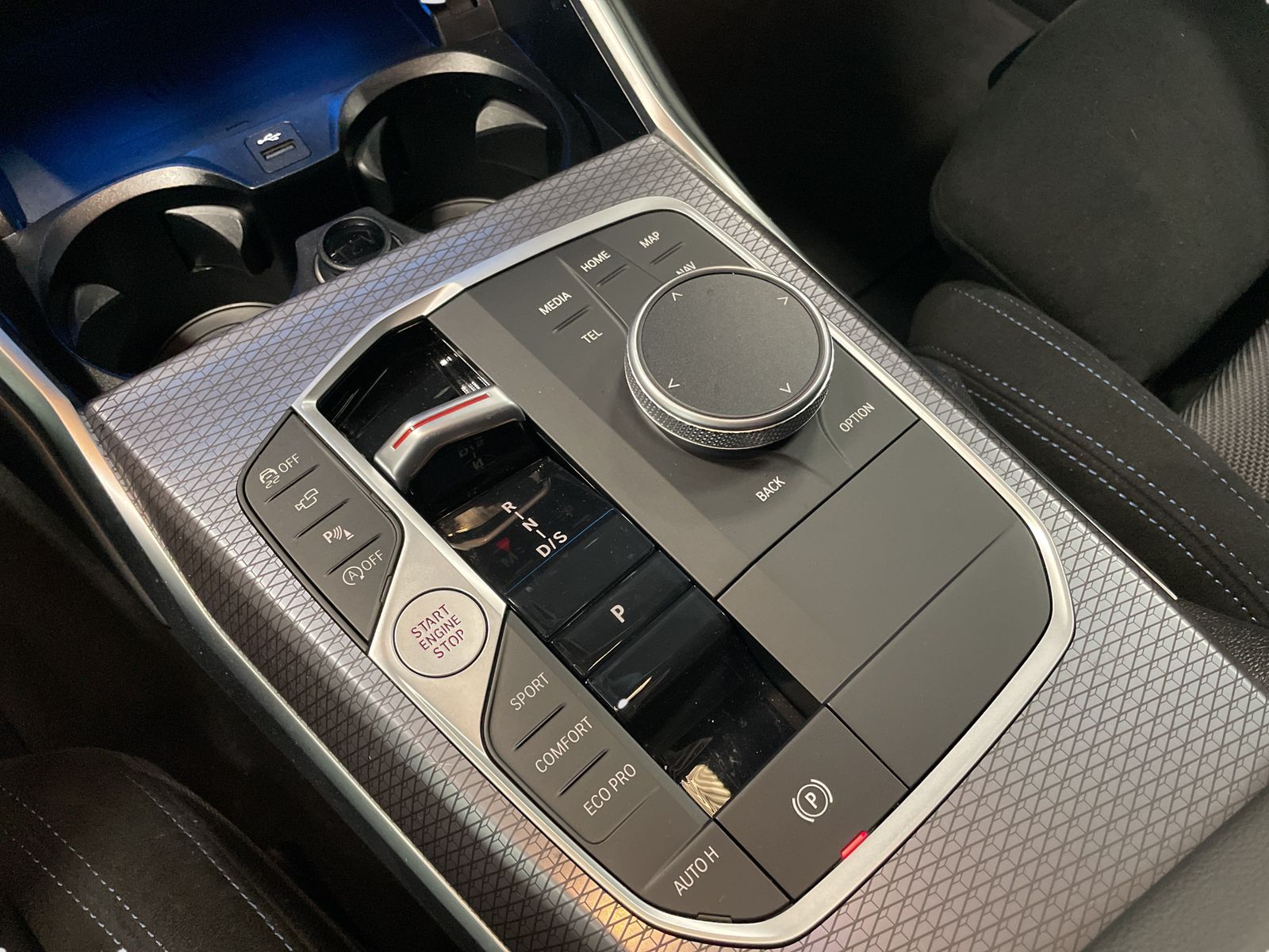 BMW 320i Limousine M Sport AHK LiveCockpitProf HiFi