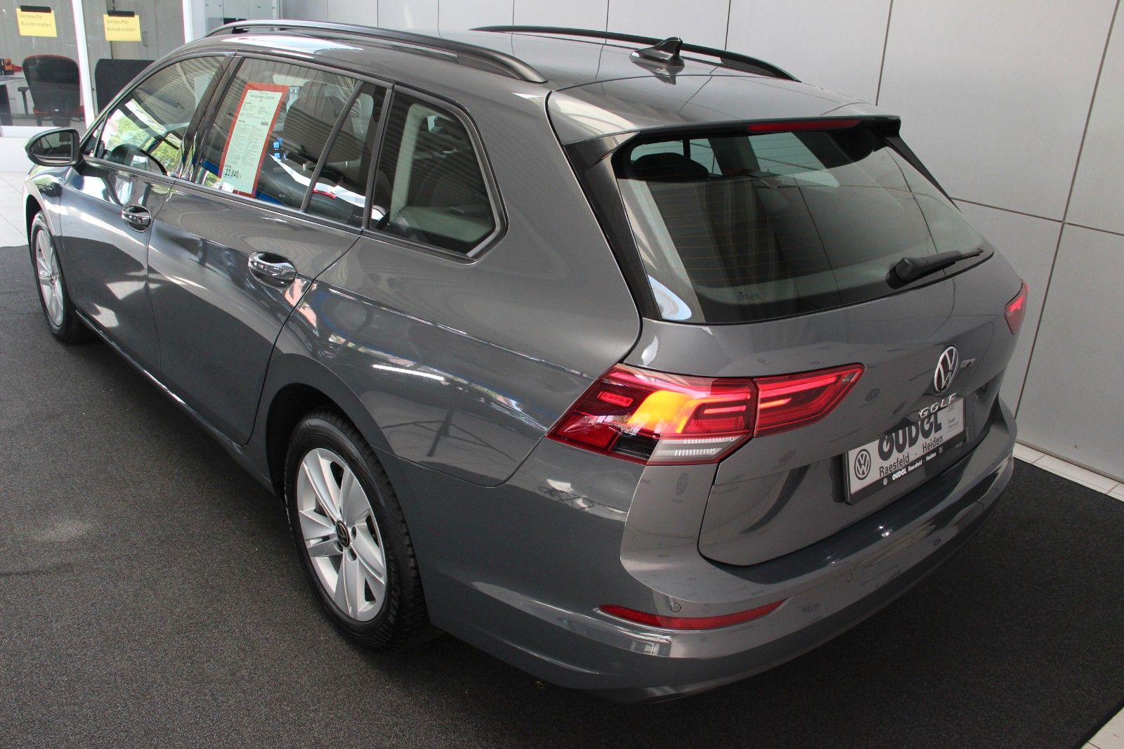 Volkswagen Golf 8 1.5 TSI Life - Samsaru's Car Outlet