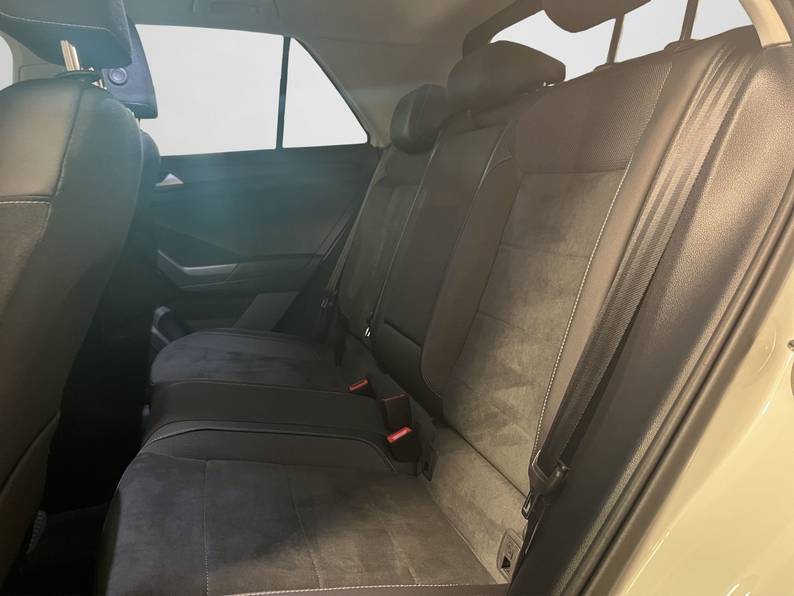 Volkswagen T-Roc 1.5 TSI Style - Samsaru's Car Outlet
