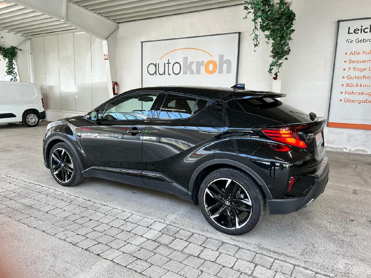 Toyota C-HR Hybrid GR Sport Black Edition - Samsaru's Car Outlet
