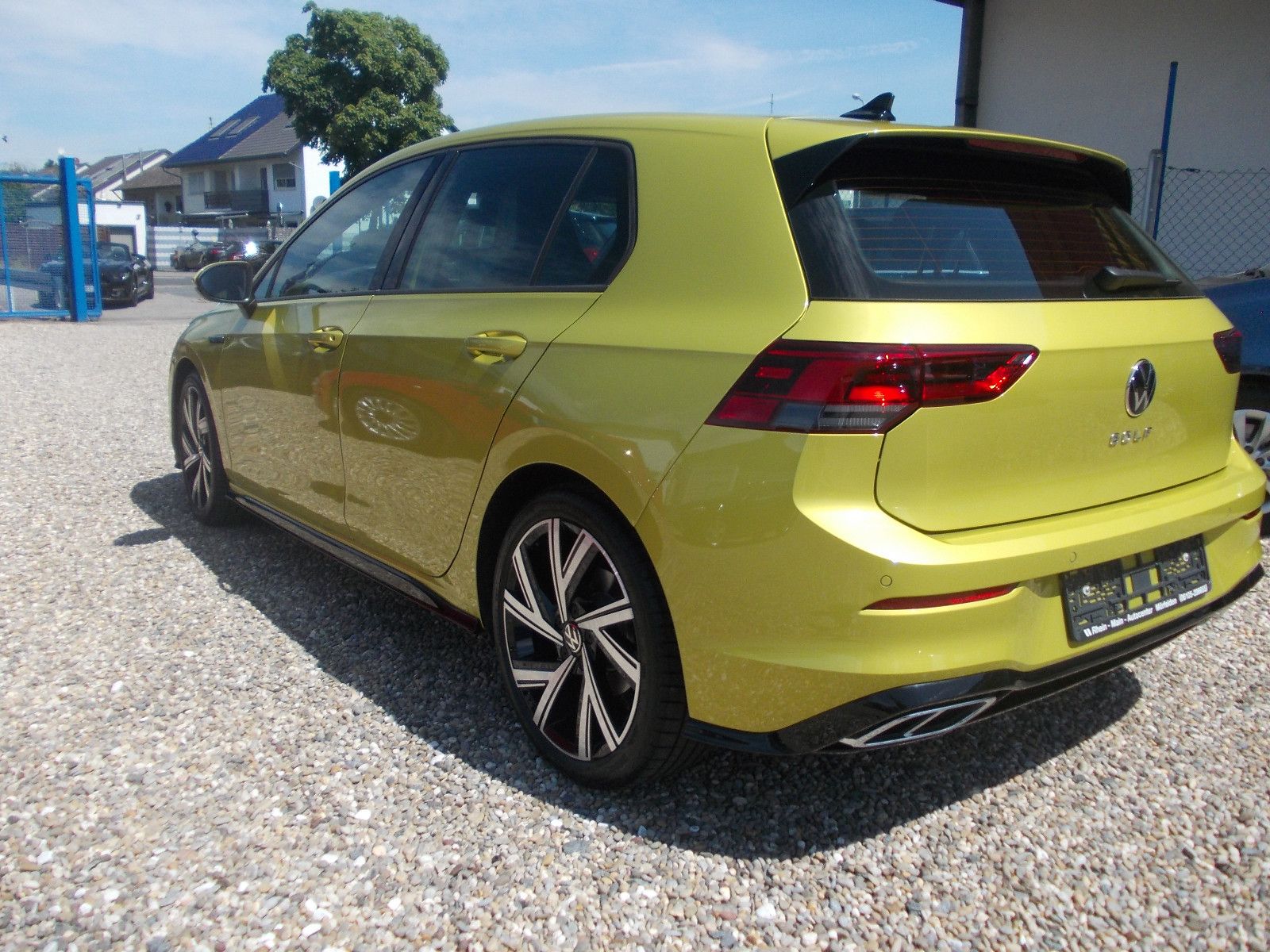 Volkswagen Golf VIII R-Line - Samsaru's Car Outlet