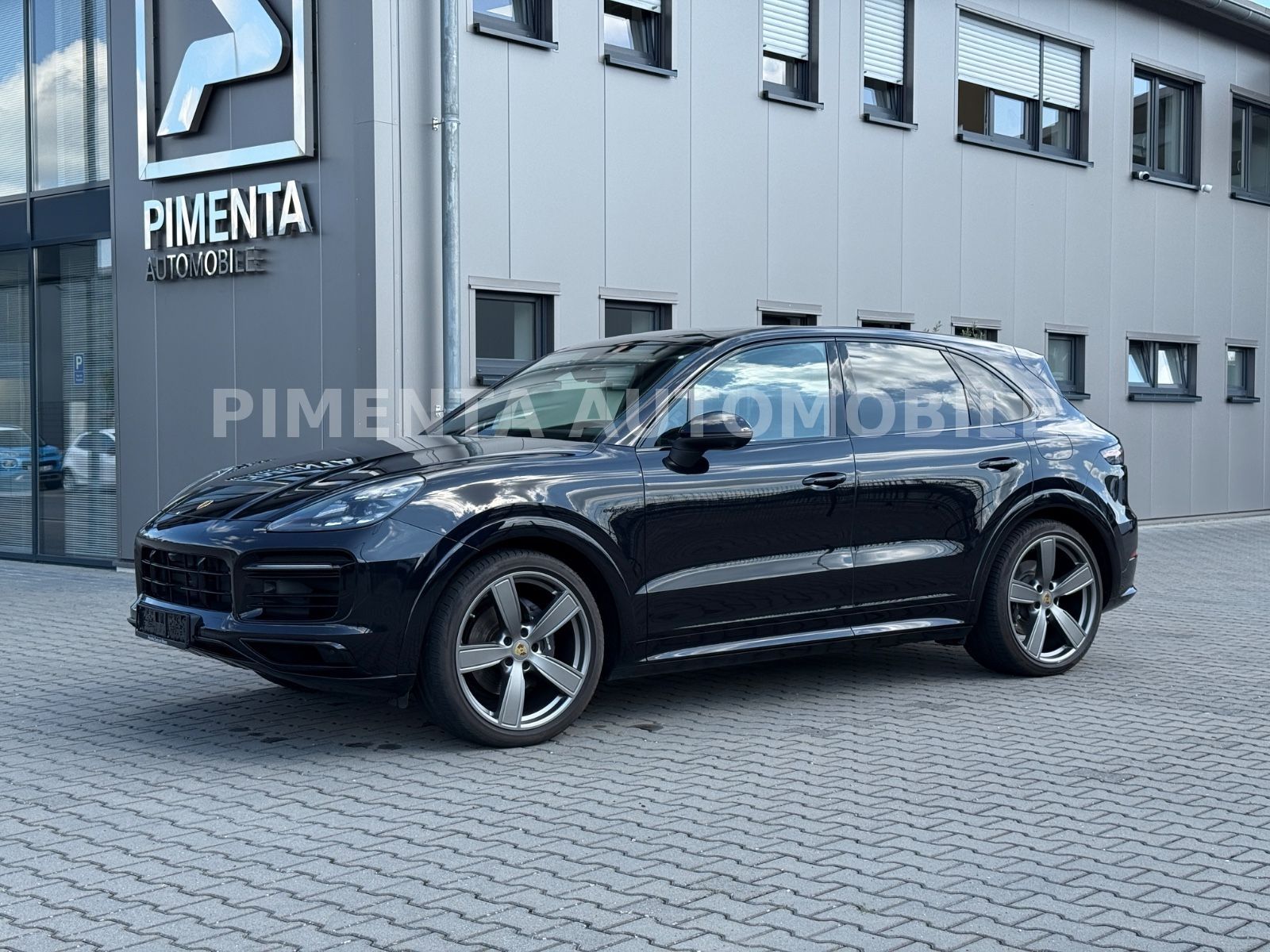 Porsche Cayenne E-Hybrid BLACK 22" APPROVED AHK LUFT PAN