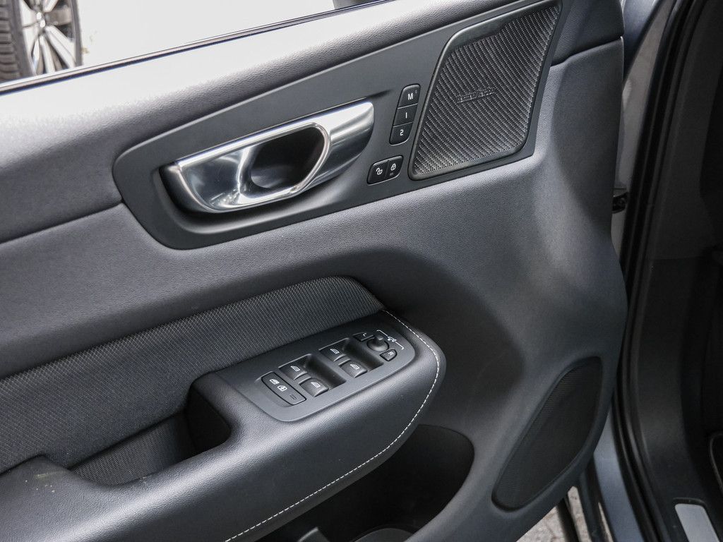 Volvo XC60 T4 R-Design Geartronic - Samsaru's Car Outlet