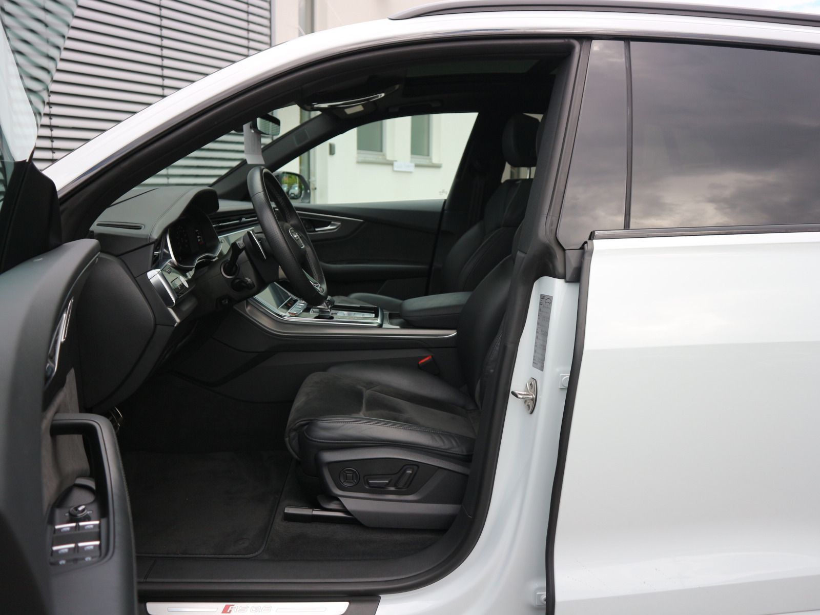 Audi RS Q8 quattro PANO+KERAMIK+AHK+HEADUP+ACC+MATRIX