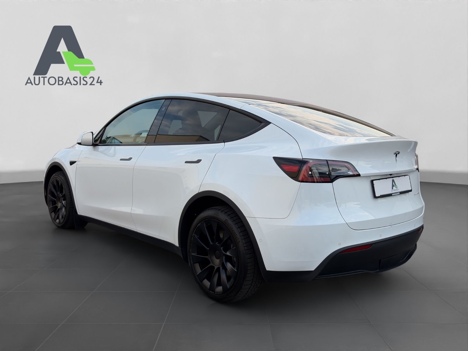 Tesla Model Y Long Range Dual AWD *AHK*1.Hand*