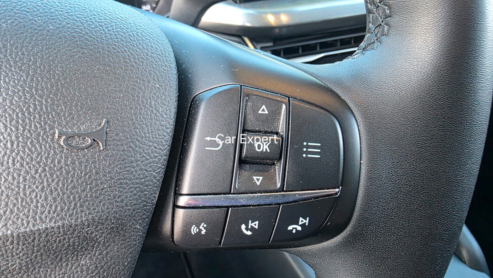 Ford Focus TurnierTitanium,1Hand,8xAlu,Scheckheft,LED