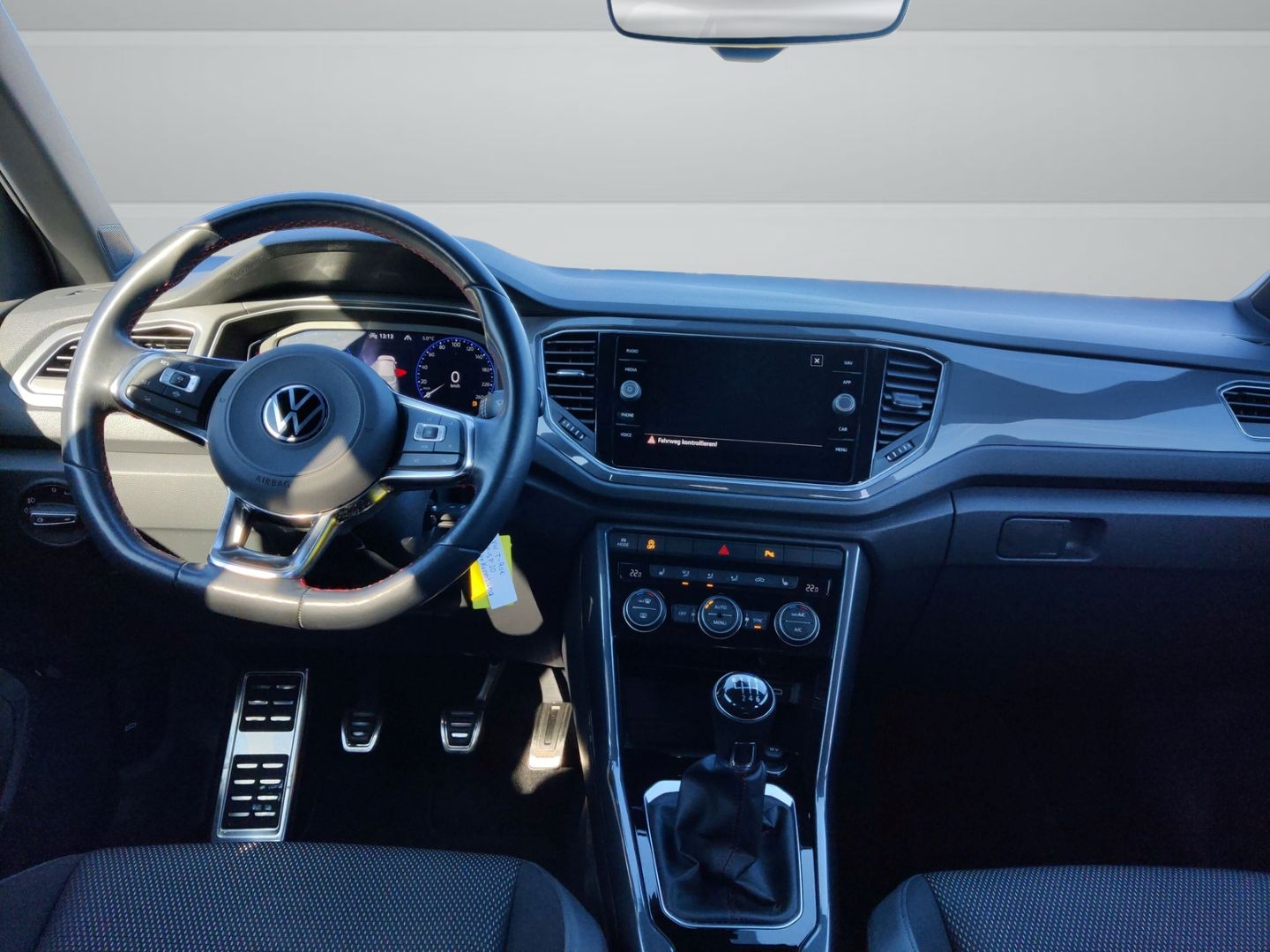 Volkswagen T-Roc 1.5 TSI R-Line - Samsaru's Car Outlet