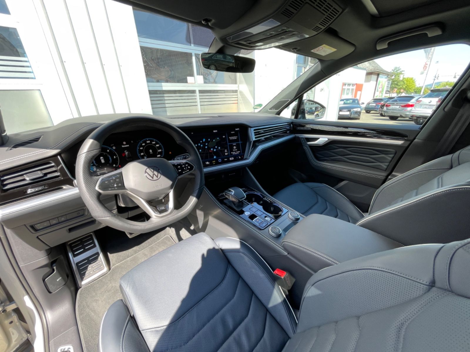Volkswagen Touareg 3.0TDI R-Line Massage AHK Nachtsicht 360