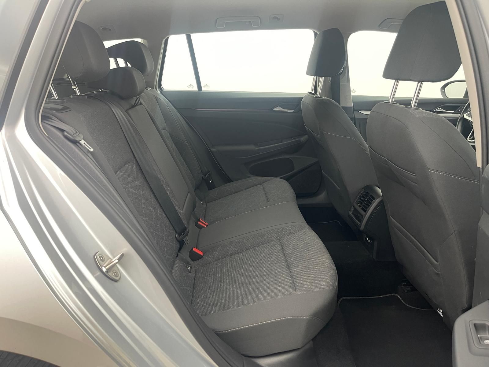 Volkswagen Golf 1.0 eTSI Life - Samsaru's Car Outlet