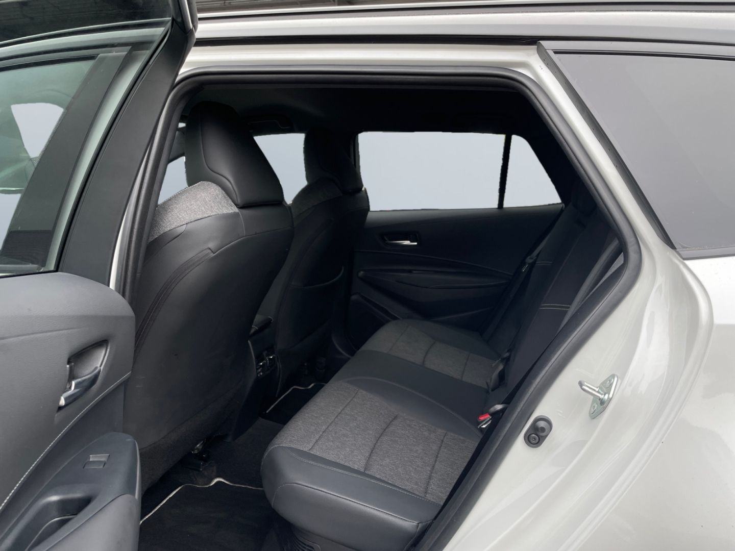 Toyota Corolla 1,8 Hybrid TS Black&White *Kamera*el Hec