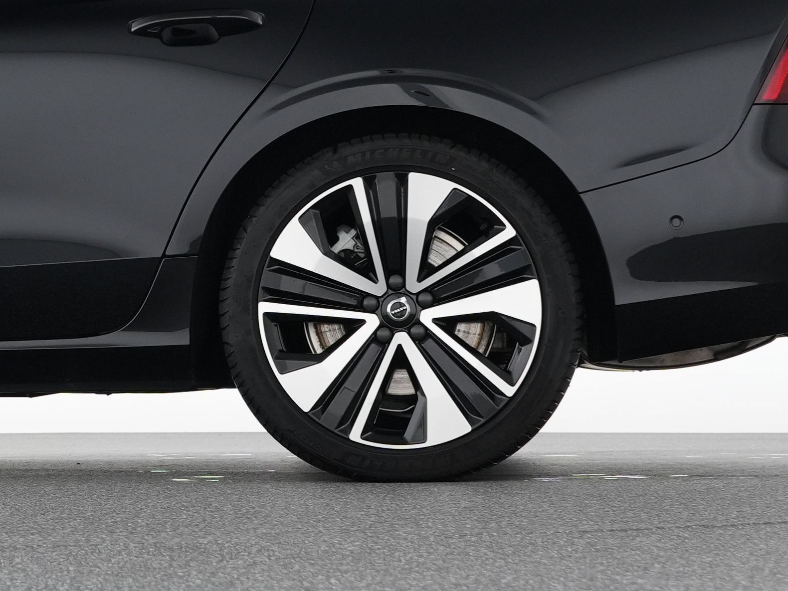 Volvo S60 T8 Recharge Ultimate Dark 19"+B&W+AHK+360°