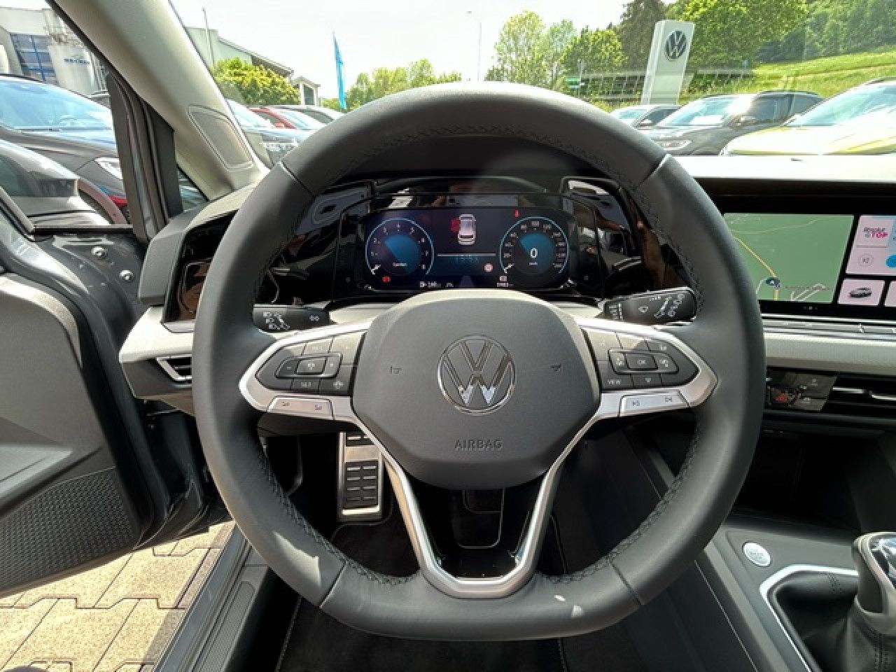 Volkswagen Golf VIII Move 1.5 TSI - Samsaru's Car Outlet