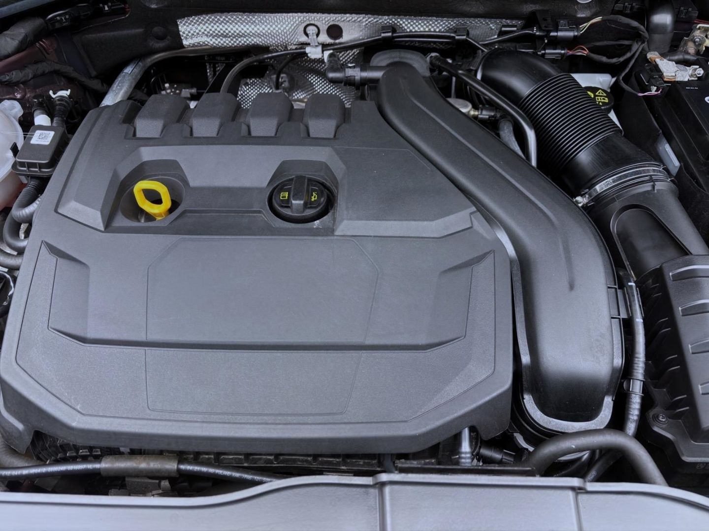 Volkswagen T-Roc 1.5 TSI R-LINE - Samsaru's Car Outlet