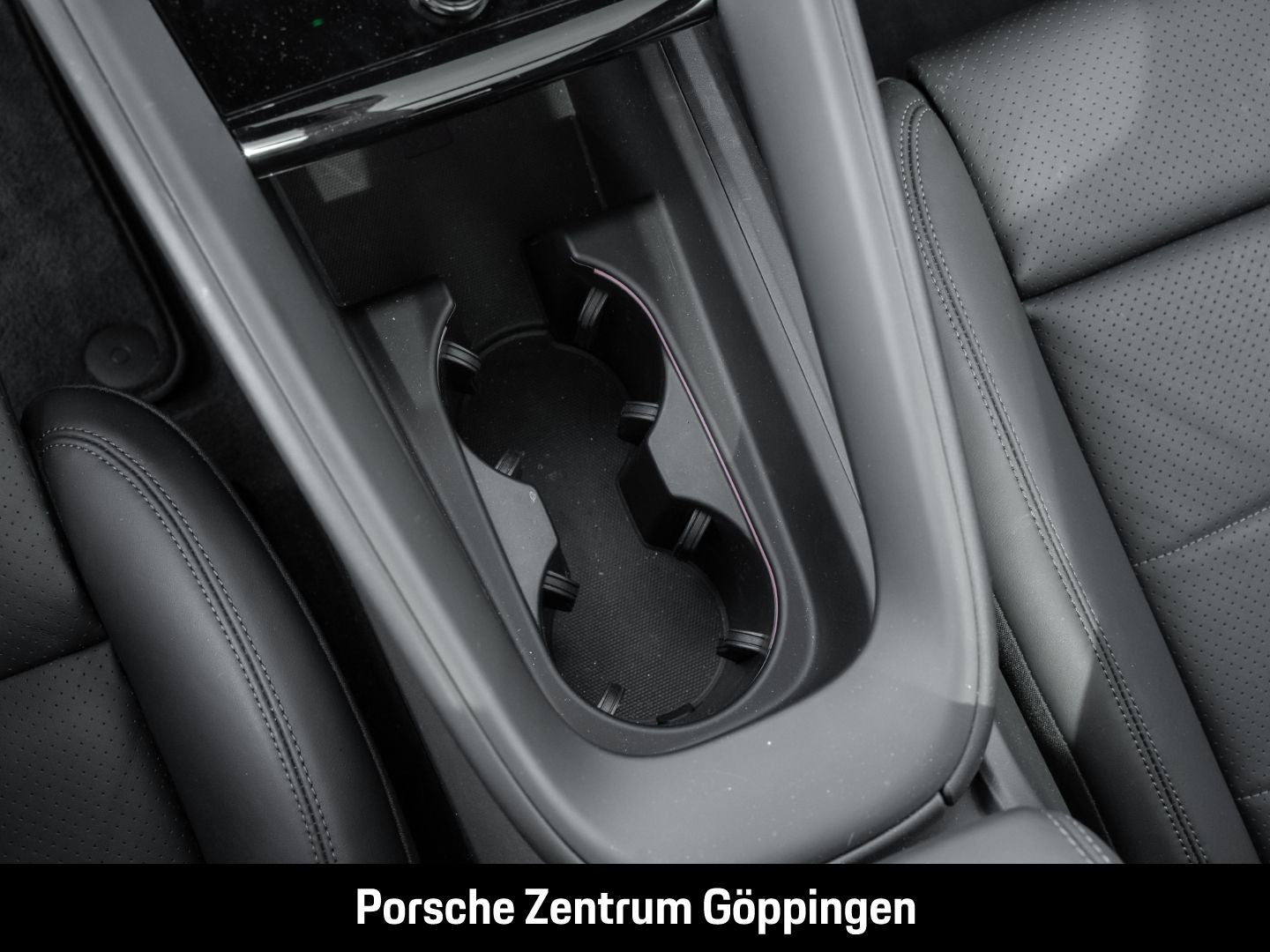Porsche Macan 4 BOSE InnoDrive LED-Matrix Panoramadach