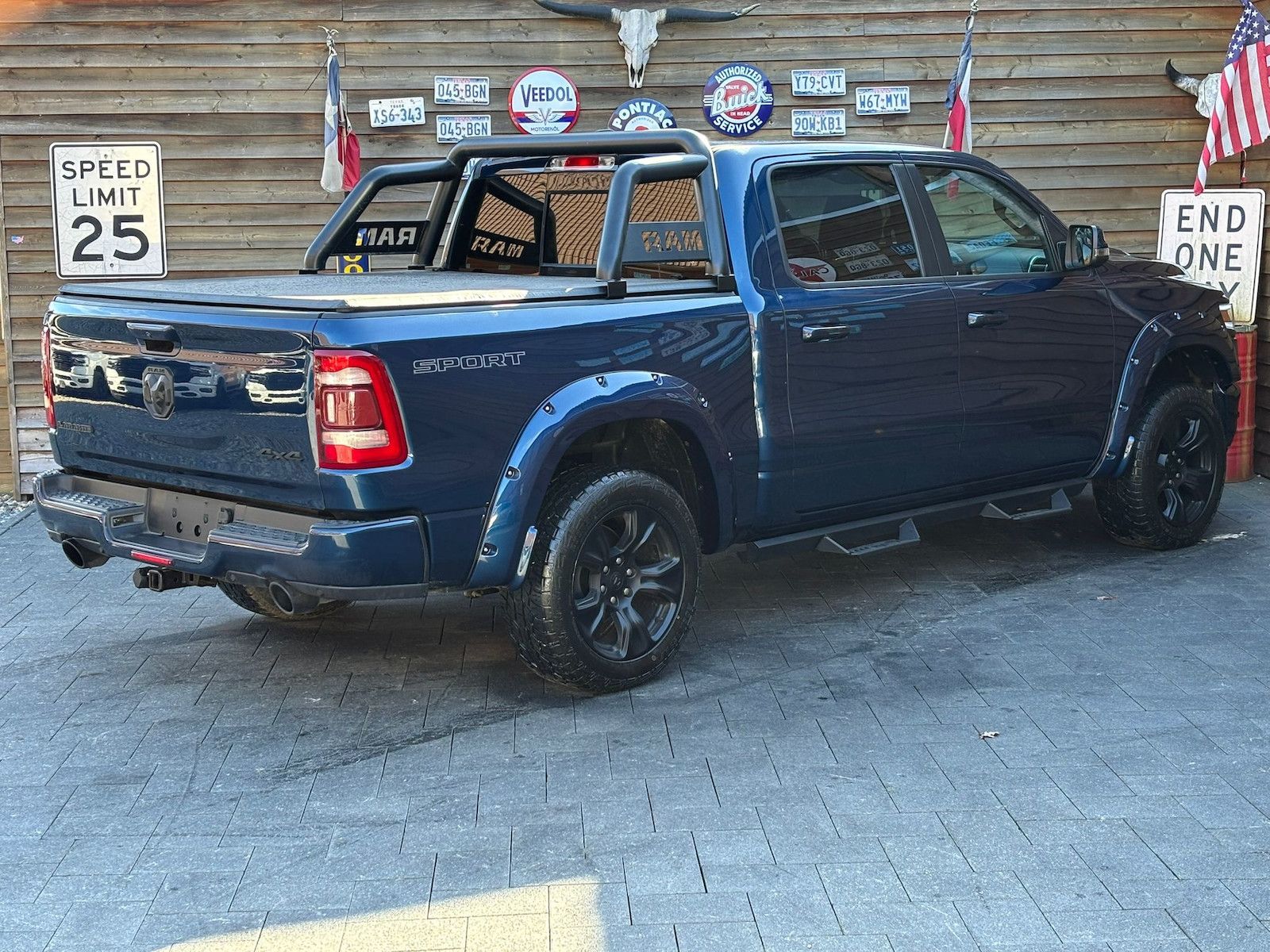 Dodge RAM 1500 Laramie 5,7L 4x4 AHK 12´´LED H&K