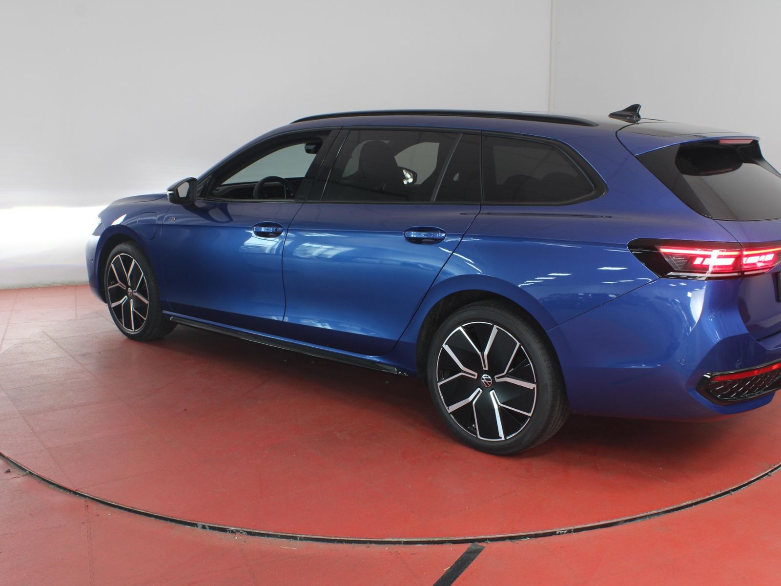 Volkswagen Passat Variant R-Line 1.5TSI e-Hybrid 398,-ohne