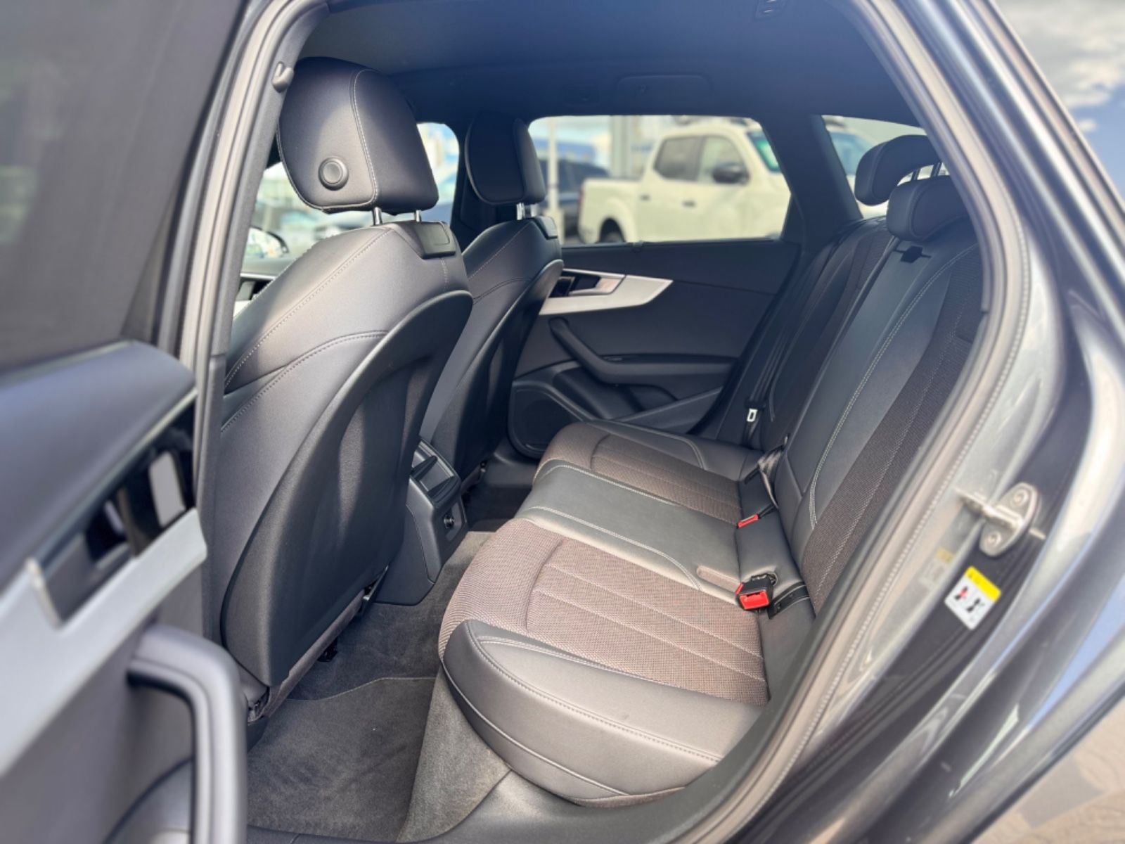 Audi A4 Avant 35 TDI S line - Samsaru's Car Outlet