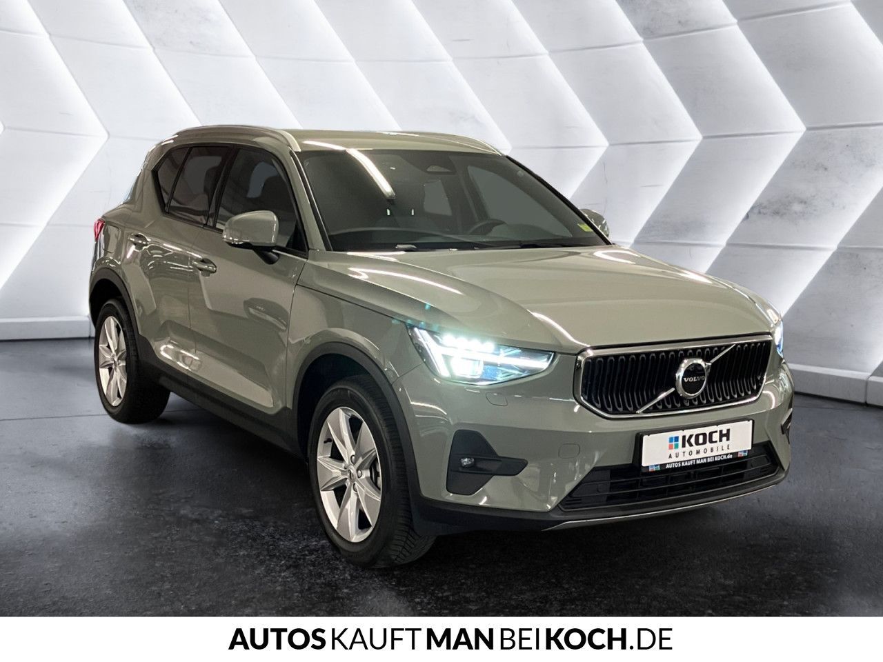 Volvo XC40 B3 DKG Core AHK LED SHZ/LHZ NAVI PDC/CAM!