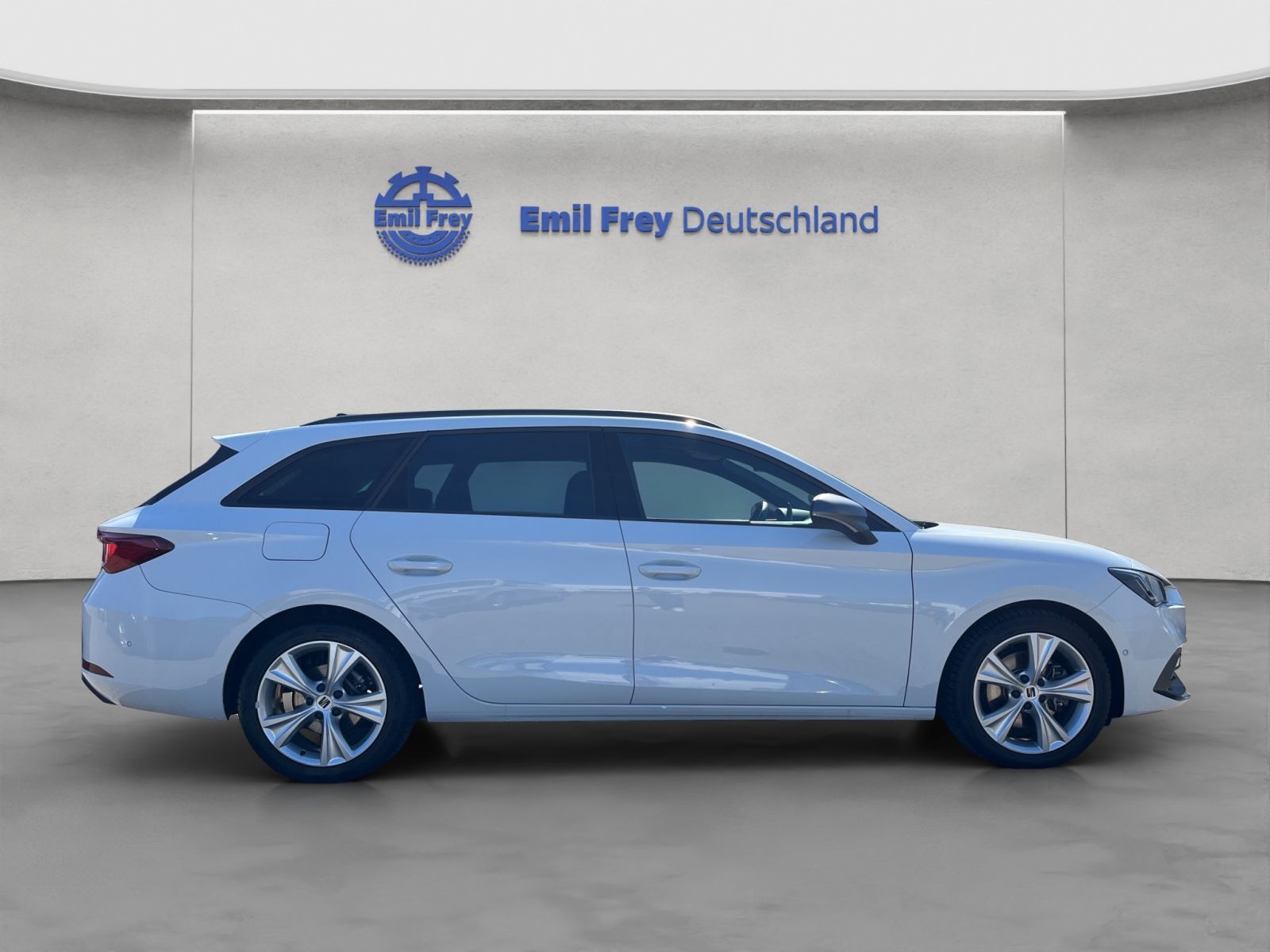 Seat Leon Sportstourer 2.0 TDI DSG FR AHK Kamera Navi